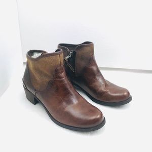 NWOT UGG Brown Leather Ankle Boots